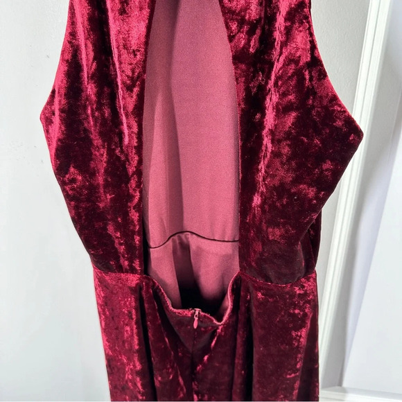 LuLu’s Burgundy Velvet Backless Skater dress style 66233 size Medium GUC - Picture 7 of 13
